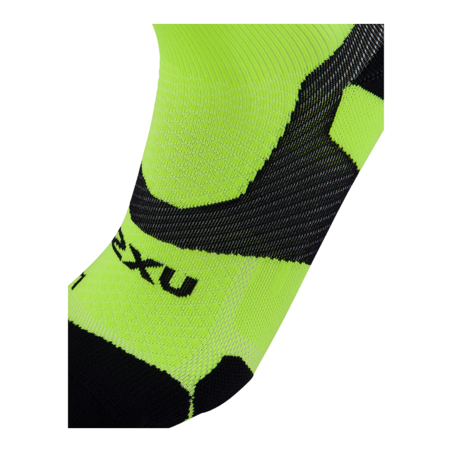 2XU-Vectr-Light-Cushion-Crew-Socks-Volt-BlackX-close