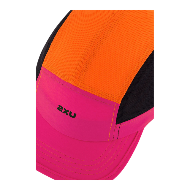 2XU-Light-Speed-Small-Cap-fuschia-black-close