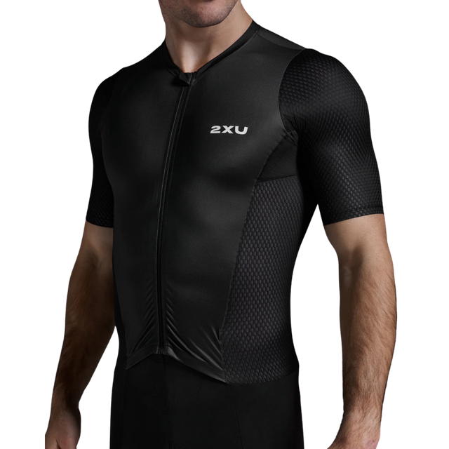 2XU-Mens-Aero-Hex-Sleeved-Trisuit-Black-White-close-front_2