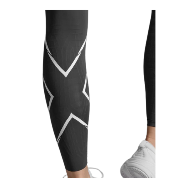 2XU-Mens-Light-Speed-React-Comp-Tights-Black-White-close_7ceb8497-0c24-4ff6-ab86-967b61b6b2b9