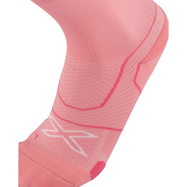 2XU-Vectr-Cushion-crew-pink-white-close