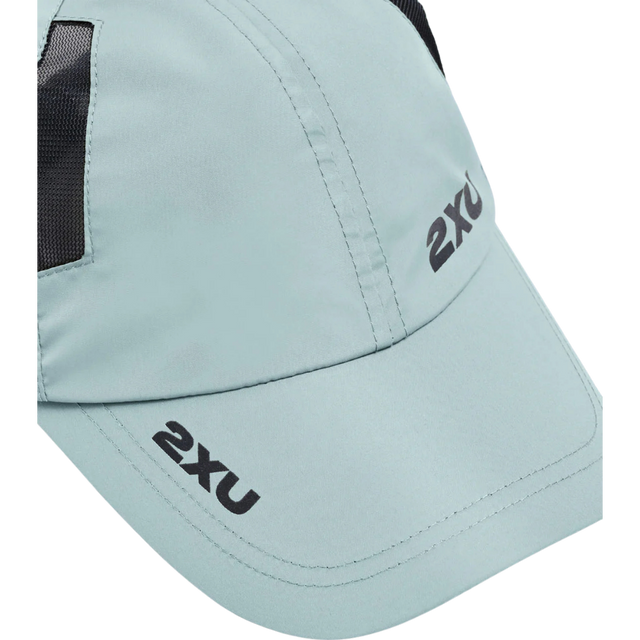 2xu-runcap1-smoke-blue-black-close