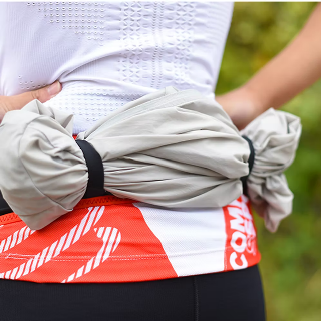 AONIJIE-Waist-Belt-With-Soft-Flask-lifestyle