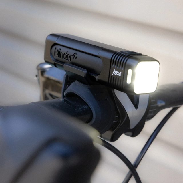 Knog-Blinder-1000-Plus-Set-life