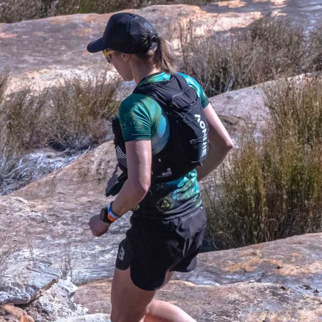 AONIJIE - Leap Series 10L - Black (Lifestyle2)