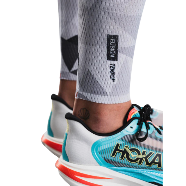 fusion-tempo-calf-sleeve-carbon-close-side