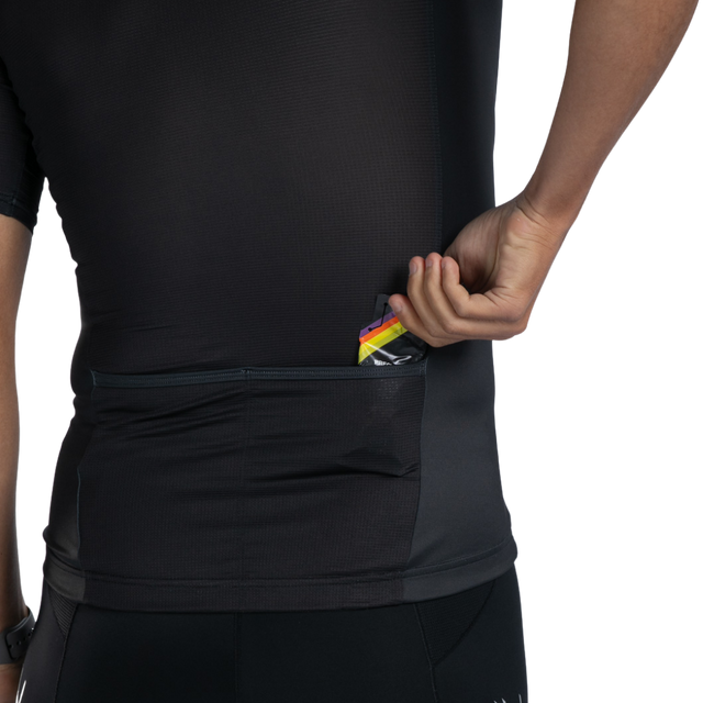 Zoot Men's Core Tri Aero Jersey in Jet Black colourway - close-up of rear pocket
