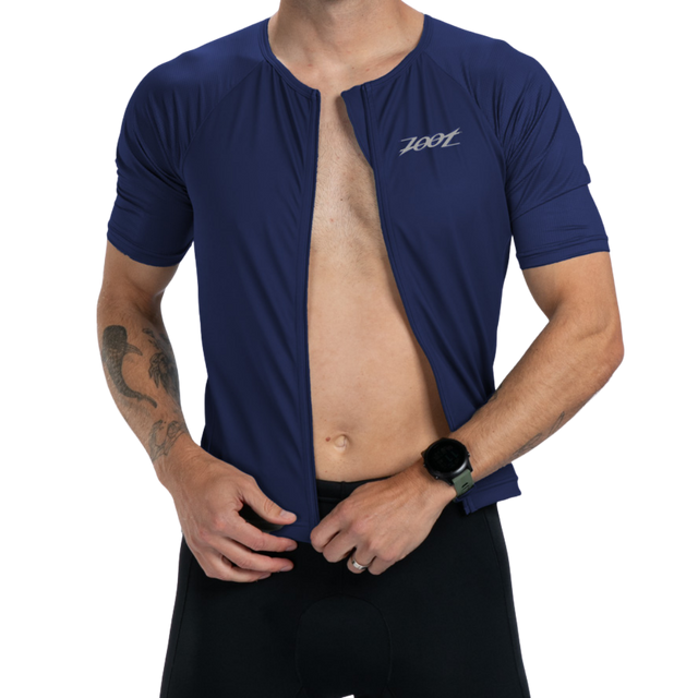 Zoot Men's Core Tri Aero Jersey in Navy colourway - close-up of front zipper open